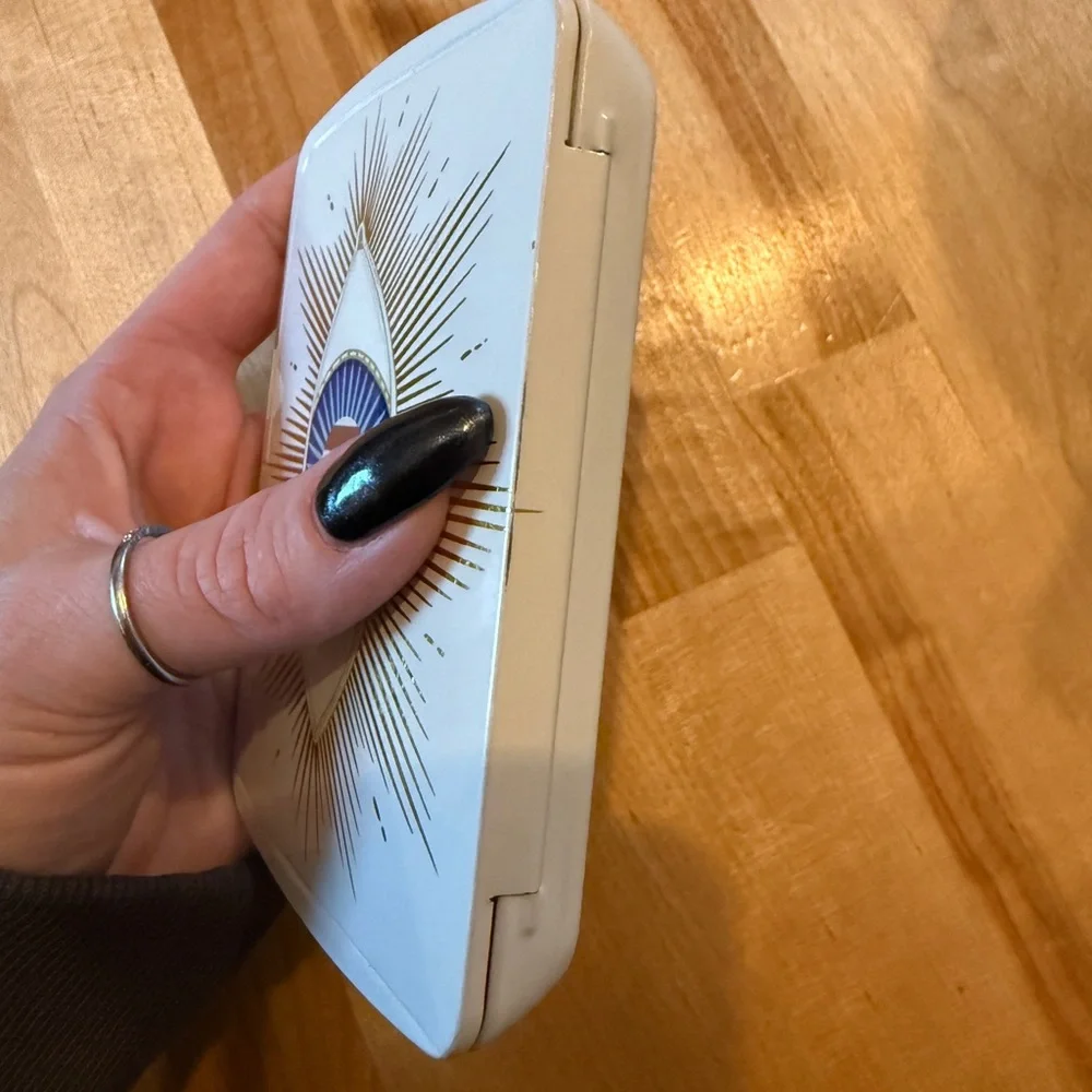 Hourglass Evil Eye palette - Picture 4 of 8